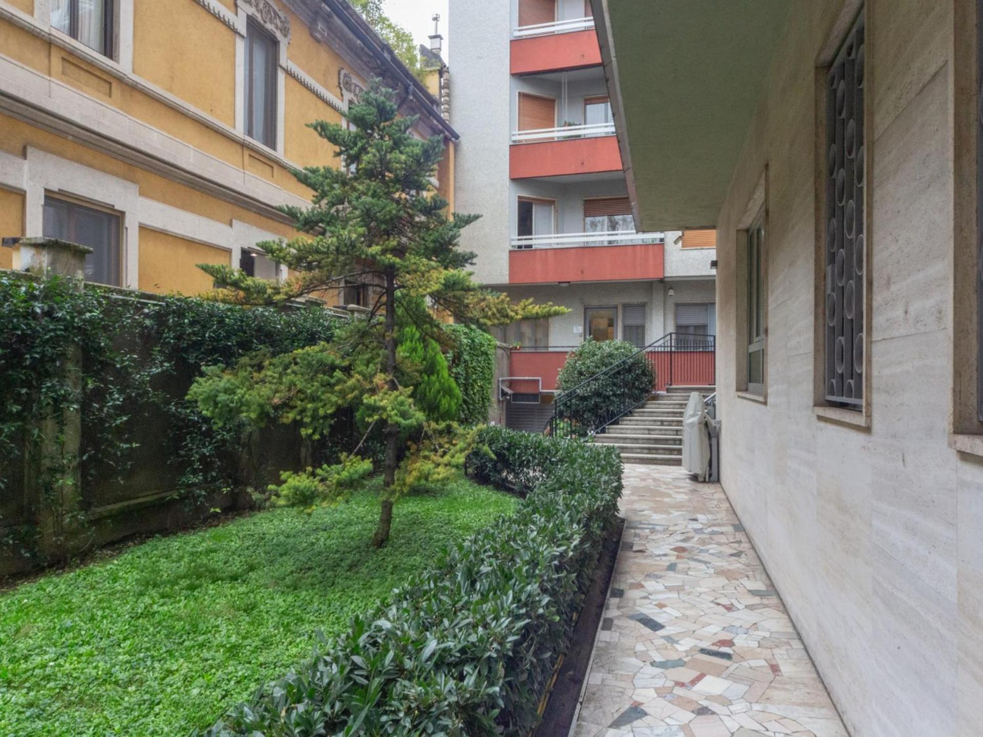 The Rent - One-bedroom With A Terrace In Corso Sempione Apartment *